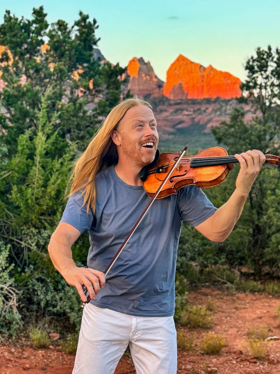 Tyler Carson performing violin at a private Sedona serenade